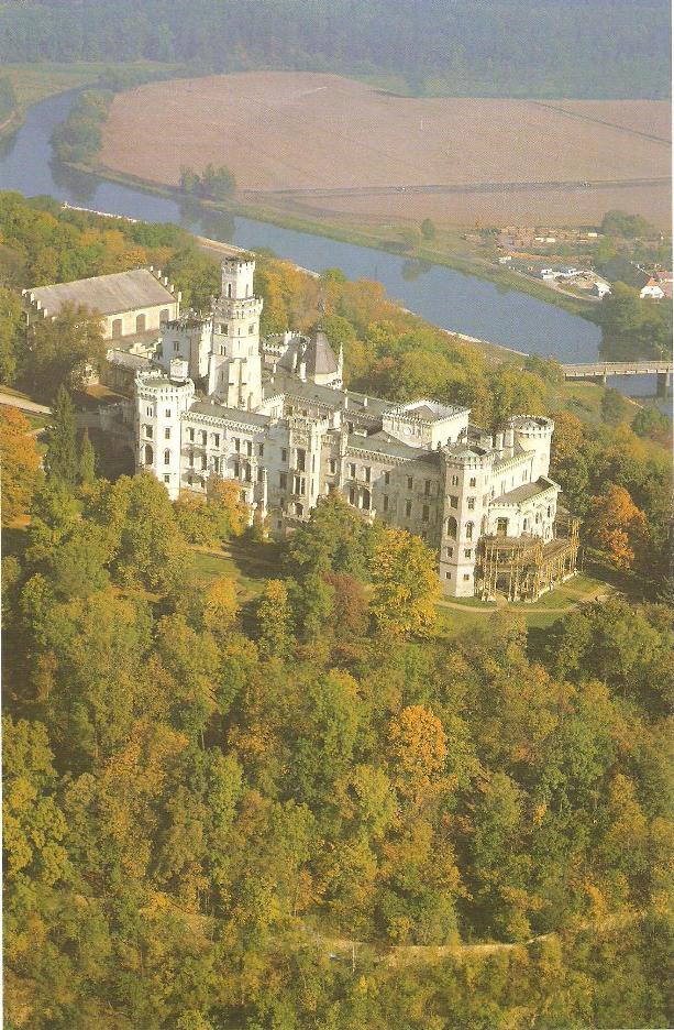 il castello Hluboka- veduta aerea esterna.jpg
